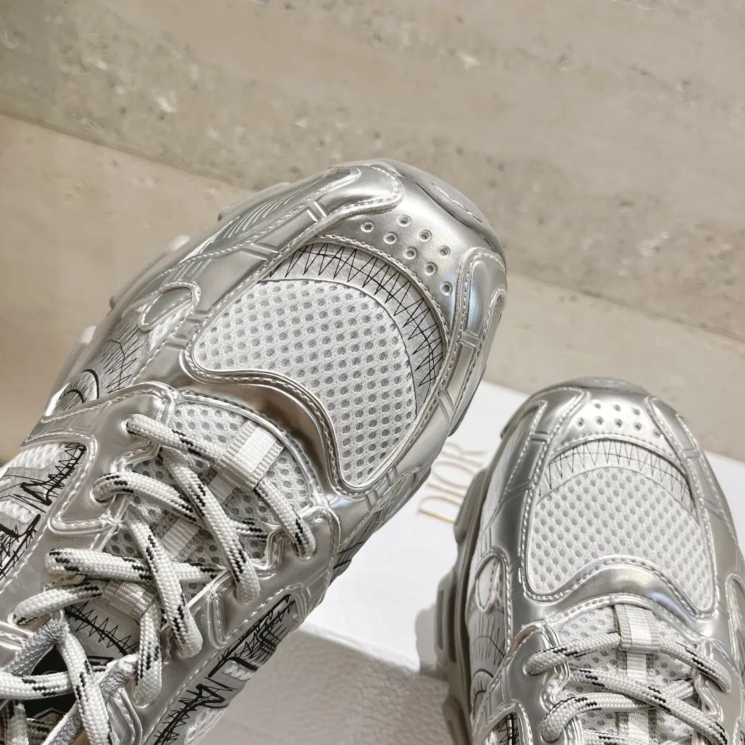 👟👟Ex-factory price 560👟👟 (top version) The latest hot model, the star model 2024 main hot product, the newly released Dior Dior Chrono new casual sports shoes, running shoes and dad shoes are really cool, full of futuristic feeling! Really cool! Once again interpreting Dior's concept of cool fashion, the lucky star will bless you with good luck. The new EVA sole is super light and super soft! A perfect replica of the original! Fully matched material and mold! ! 35-40